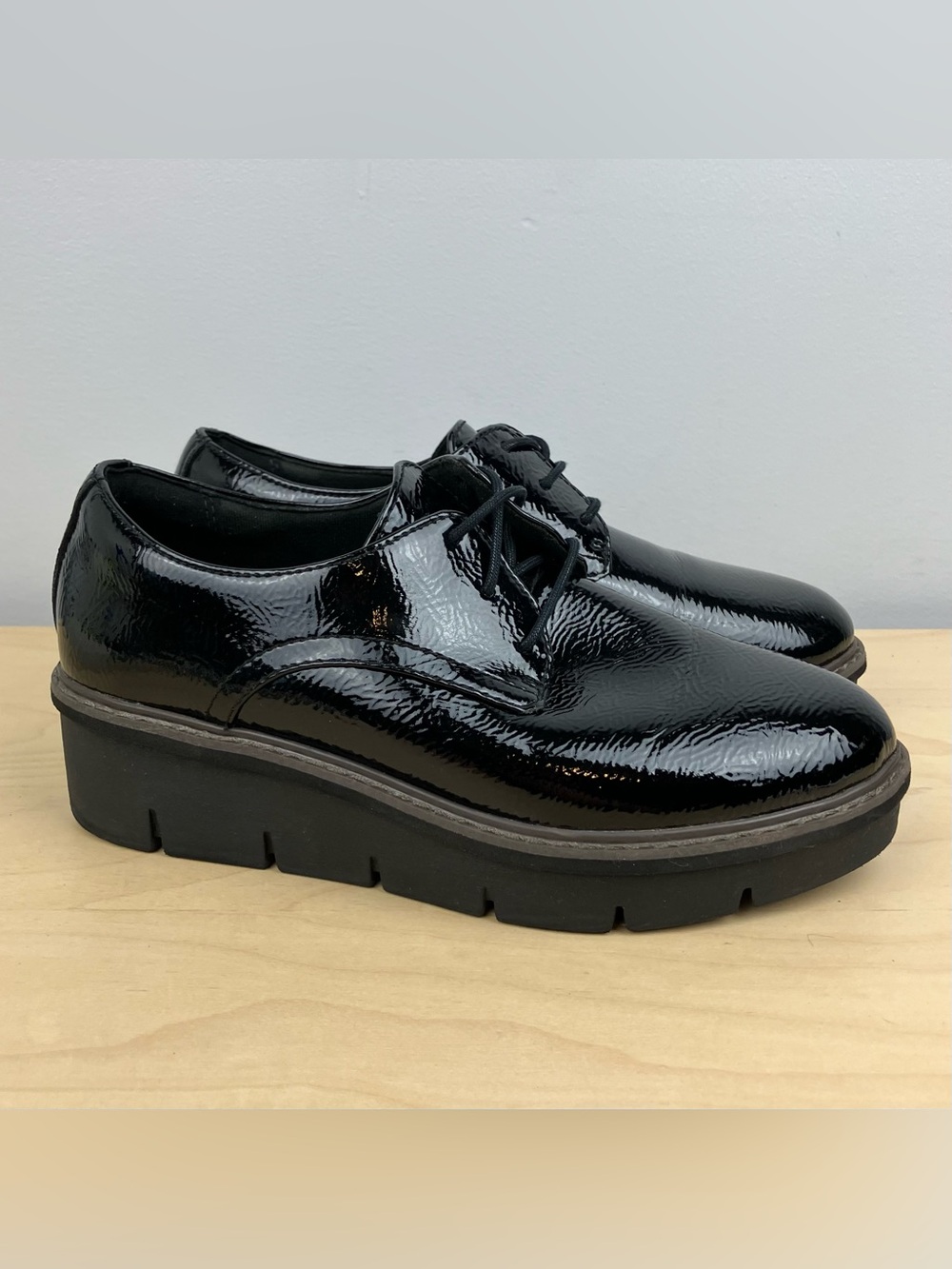 Clarks Women’s Size 6.0 Wide Airabell Tye Black Patent Oxford Wedge Shoes
